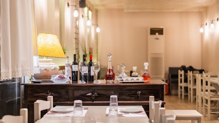 Greek Restaurant in Thessaloniki Η Ωραία Πίνδος 768x432